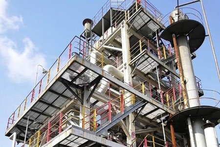 A new route for producing natural gas from methanol purge gas was opened up. High-pressure controllable heat transfer methanation technology passed the appraisal.